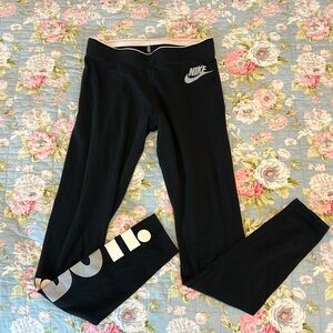 Black Nike leggings